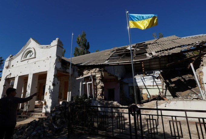 Ukraine says talks with Russia depend on territorial integrity
